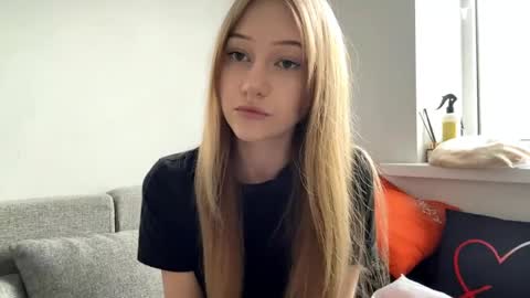 Snapshot of viviennewanko chatting on March 2026 01:01:01 PM Kristy online show from March 2026 01:01:01 PM