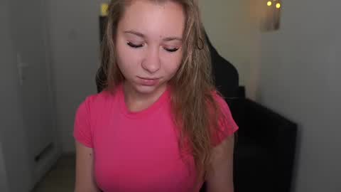 Snapshot of vivienvance18 chatting on June 2026 01:24:02 PM VivienVance online show from June 2026 01:24:02 PM
