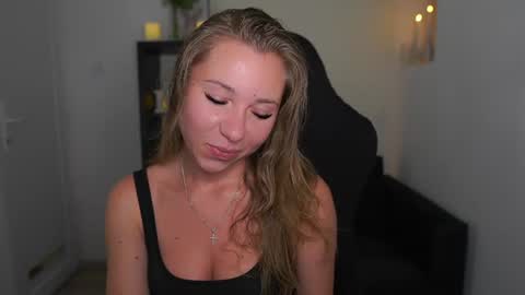 Snapshot of vivienvance18 chatting on July 2026 01:58:01 PM VivienVance online show from July 2026 01:58:01 PM