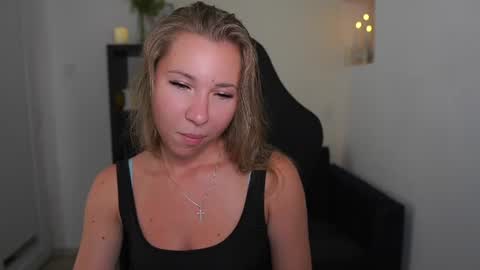 Snapshot of vivienvance18 chatting on July 2026 02:01:02 PM VivienVance online show from July 2026 02:01:02 PM