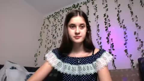 Snapshot of vixen_lily chatting on December 2024 06:02:02 PM Vixen Lily online show from December 2024 06:02:02 PM