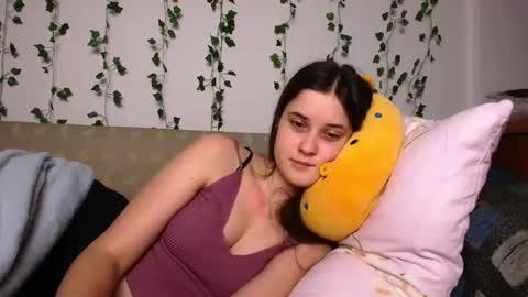 Snapshot of vixen_lily chatting on January 2025 08:02:01 PM Vixen Lily online show from January 2025 08:02:01 PM