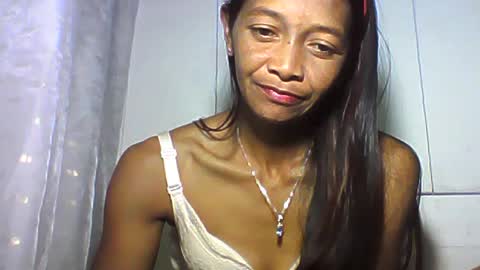 Snapshot of vixen_lina chatting on June 2026 06:01:02 PM vixen_lina online show from June 2026 06:01:02 PM