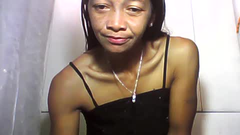 Snapshot of vixen_lina chatting on June 2026 07:00:01 AM vixen_lina online show from June 2026 07:00:01 AM