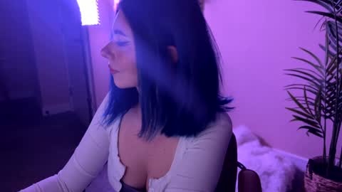 Polly  Online mostly at 9pm-2am UK Time online show from February 2026 06:17:01 PM