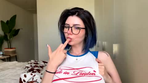 Polly  Online mostly at 9pm-2am UK Time online show from June 2026 05:40:02 PM