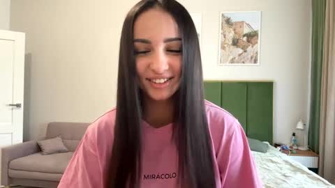 Snapshot of vixy_luna chatting on April 2026 01:27:02 PM Miss Mia online show from April 2026 01:27:02 PM