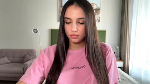 Snapshot of vixy_luna chatting on May 2026 01:08:01 PM Miss Mia online show from May 2026 01:08:01 PM