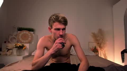 Snapshot of volan_starts chatting on February 2026 04:27:02 AM Dan online show from February 2026 04:27:02 AM