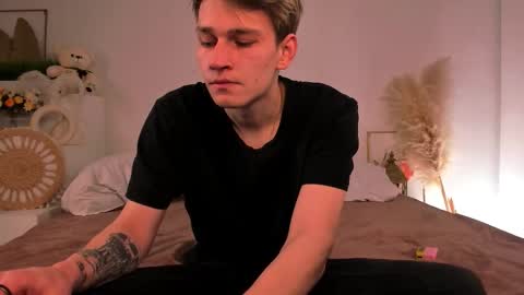 Snapshot of volan_starts chatting on February 2026 12:04:01 PM Dan online show from February 2026 12:04:01 PM