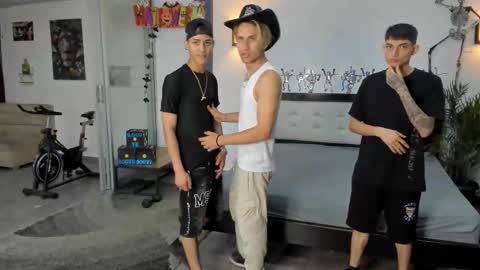 voyeurism_guys online show from October 2025 10:52:02 PM