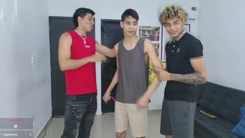 voyeurism_guys online show from April 2026 11:10:01 PM