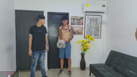 voyeurism_guys online show from May 2026 10:11:02 PM
