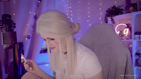 Snapshot of vronnier chatting on September 2025 04:06:02 PM vronnier online show from September 2025 04:06:02 PM