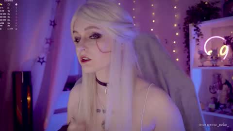 Snapshot of vronnier chatting on September 2025 05:47:02 PM vronnier online show from September 2025 05:47:02 PM