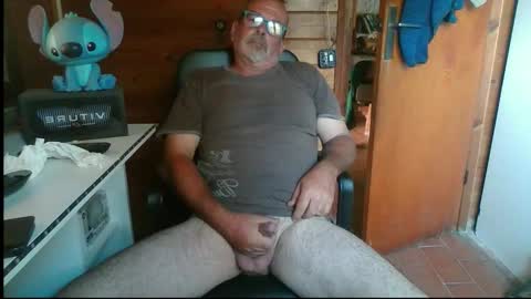 Snapshot of vuda77 chatting on October 2025 04:16:01 PM oscar online show from October 2025 04:16:01 PM