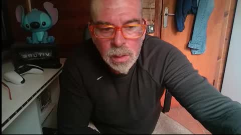 Snapshot of vuda77 chatting on October 2025 02:37:01 PM oscar online show from October 2025 02:37:01 PM