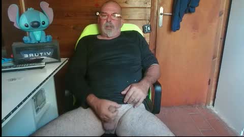 Snapshot of vuda77 chatting on October 2025 01:28:01 PM oscar online show from October 2025 01:28:01 PM