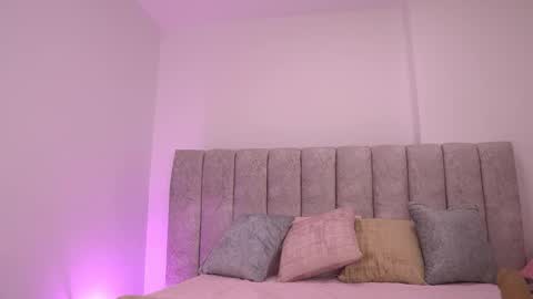 Violeta online show from November 2025 03:06:01 AM