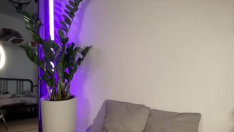 Alice  Before pvt write to me in PM  online show from March 2025 09:22:01 PM