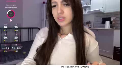 Alice  Before pvt write to me in PM  online show from October 2025 09:12:02 PM