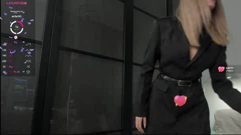 Snapshot of w_______ chatting on March 2025 10:17:02 PM Nicole Johny online show from March 2025 10:17:02 PM