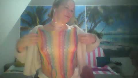 Snapshot of wannafeelitall chatting on December 2024 08:58:01 PM Emilia inst  online show from December 2024 08:58:01 PM