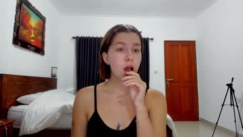 Snapshot of warm_june chatting on February 2025 09:25:01 PM June online show from February 2025 09:25:01 PM