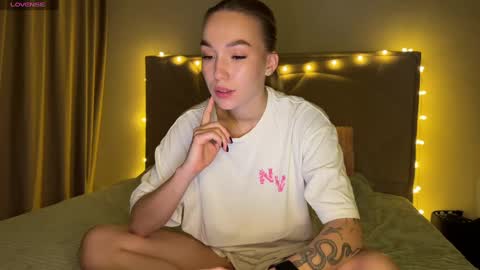 Snapshot of watergirl_ chatting on December 2024 09:40:02 PM Im saving up for a new car help me online show from December 2024 09:40:02 PM