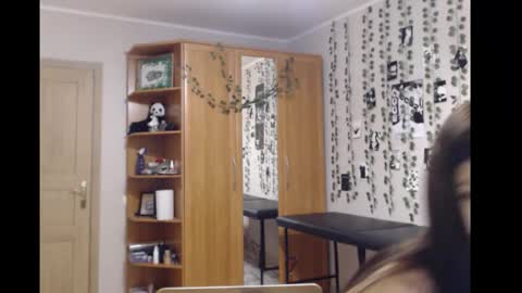 Mina online show from November 2025 09:48:01 PM