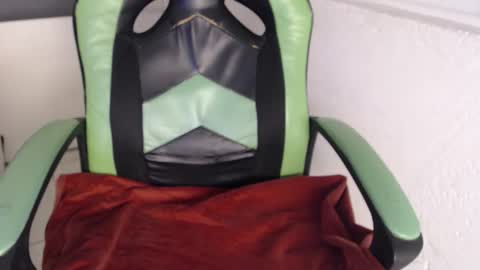 Trixie 3 online show from November 2025 04:29:02 PM