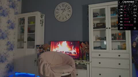 Snapshot of weed_princesss chatting on December 2024 05:34:01 PM moon online show from December 2024 05:34:01 PM