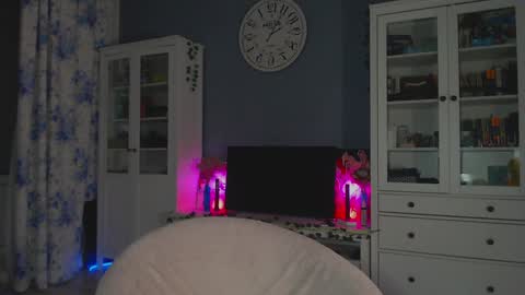 Snapshot of weed_princesss chatting on January 2025 04:39:01 PM moon online show from January 2025 04:39:01 PM