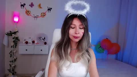 Wendi Foster online show from October 2025 07:59:01 PM