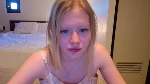 Snapshot of wendy_228 chatting on June 2026 03:27:02 AM Wendy online show from June 2026 03:27:02 AM