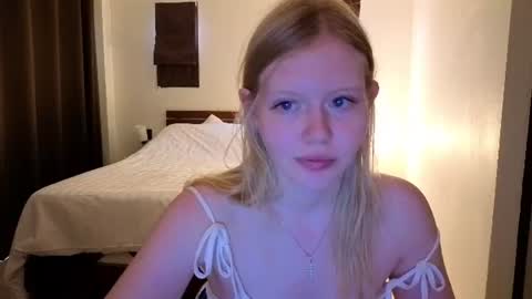 Snapshot of wendy_228 chatting on June 2026 03:07:01 AM Wendy online show from June 2026 03:07:01 AM