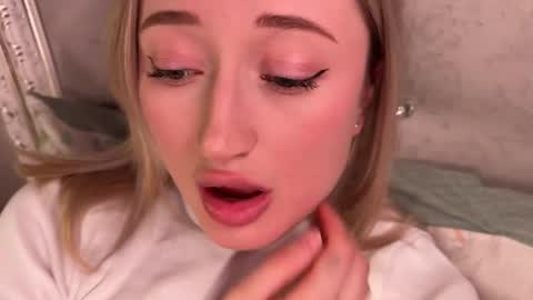 Daisy    online show from February 2025 06:04:01 PM