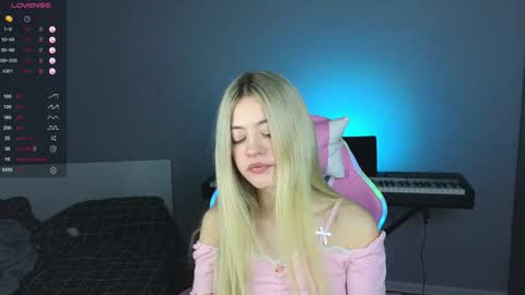 Snapshot of wendylovelylovew chatting on January 2025 03:18:02 PM Wendy online show from January 2025 03:18:02 PM