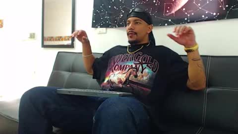 Wesley Rogger online show from November 2025 05:13:02 PM