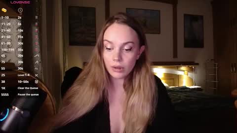 Lana online show from November 2025 08:47:01 PM