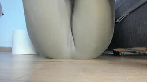 wet_pants2022 online show from April 2026 09:27:01 AM