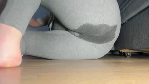 Snapshot of wet_pants2022 chatting on May 2026 09:31:01 PM wet_pants2022 online show from May 2026 09:31:01 PM