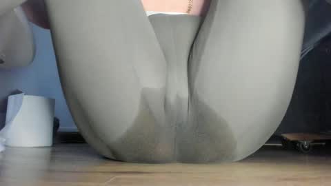 Snapshot of wet_pants2022 chatting on May 2026 09:46:02 PM wet_pants2022 online show from May 2026 09:46:02 PM