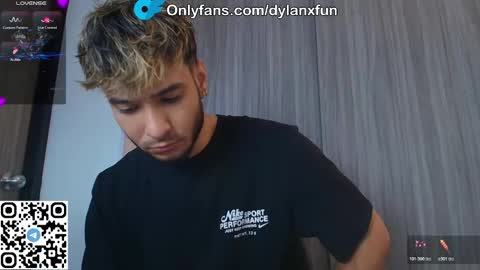 Mia and Dylan online show from November 2025 10:21:01 PM