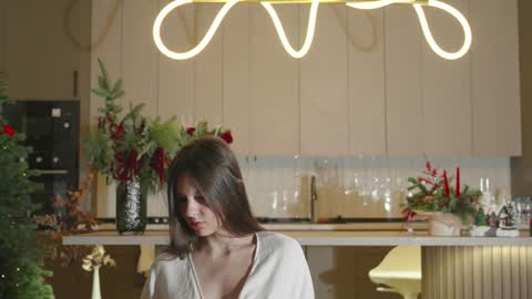 Naomi online show from December 2025 02:19:02 AM