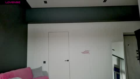 Max online show from November 2025 04:11:02 AM