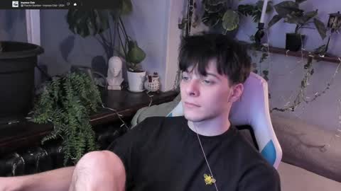 Snapshot of whiteegrimm chatting on December 2024 06:25:01 PM Gus online show from December 2024 06:25:01 PM