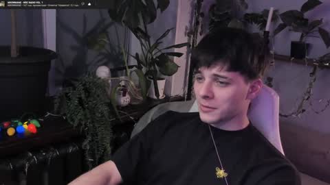 Snapshot of whiteegrimm chatting on December 2024 06:28:02 PM Gus online show from December 2024 06:28:02 PM