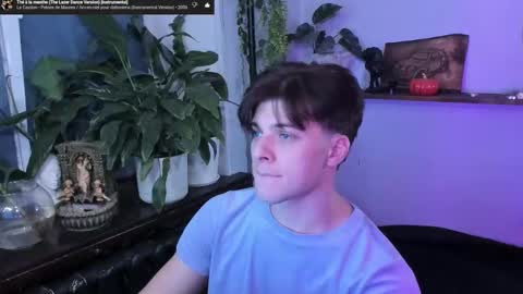 Snapshot of whiteegrimm chatting on October 2025 07:36:02 PM Gus online show from October 2025 07:36:02 PM