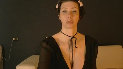 Snapshot of whitequeen888 chatting on May 2026 05:45:02 AM White Queen online show from May 2026 05:45:02 AM